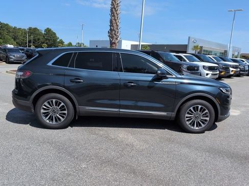 Used 2022 Lincoln Nautilus FWD w/ Premium Package image 3
