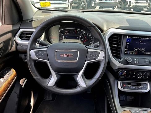 Used 2023 GMC Acadia SLE image 8