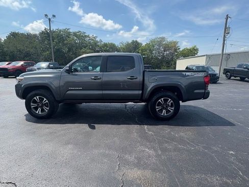 Used 2017 Toyota Tacoma SR5 image 8