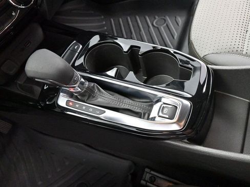 Used 2024 Chevrolet Trax LT w/ Sunroof Package FWD image 24