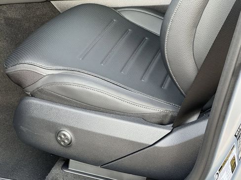 Certified 2025 Mercedes-Benz GLC 300 4MATIC image 12