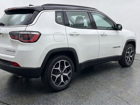 Used 2025 Jeep Compass Limited image 9