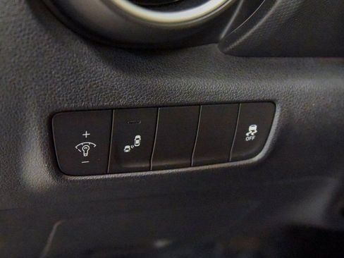 Used 2018 Hyundai Kona SEL image 16