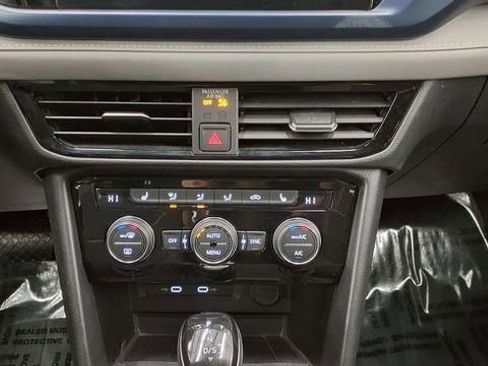 Used 2024 Volkswagen Taos SE image 27