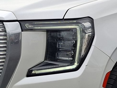 Used 2022 GMC Yukon Denali AWD/4WD image 9