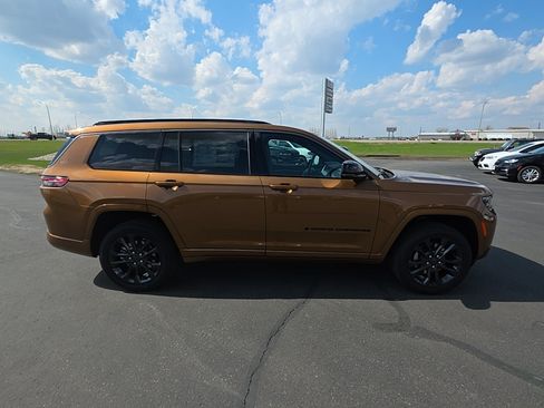 New 2026 Jeep Grand Cherokee L Limited AWD/4WD image 3