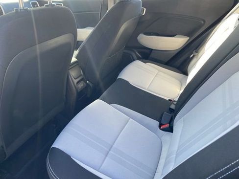 Used 2025 Hyundai Venue SEL FWD image 12