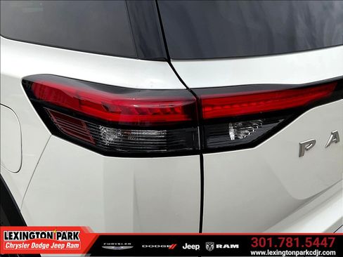 Used 2024 Nissan Pathfinder Platinum AWD/4WD image 22