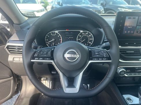 Used 2025 Nissan Altima 2.5 SR w/ SR Premium Package FWD image 23