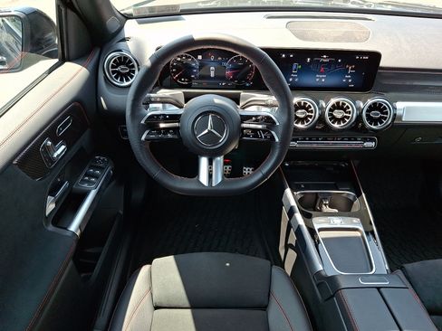 Used 2026 Mercedes-Benz GLB 250 4MATIC image 12