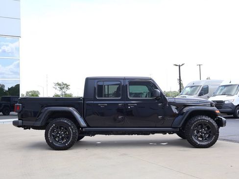 Used 2022 Jeep Gladiator Sport AWD/4WD image 4