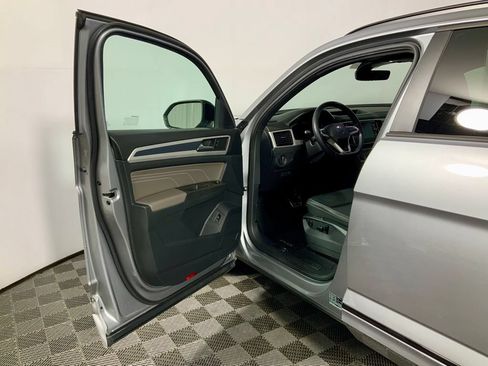 Used 2023 Volkswagen Atlas Cross Sport SEL R-Line AWD/4WD image 19