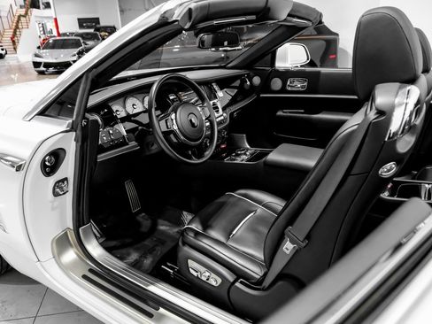 Used 2018 Rolls-Royce Dawn image 7