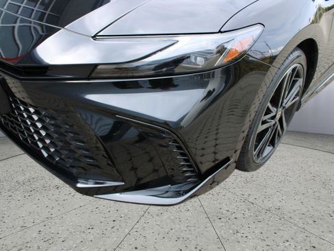 Used 2025 Toyota Camry XSE FWD image 10