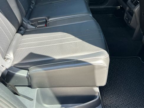 Used 2022 Volkswagen Tiguan SE AWD/4WD image 22