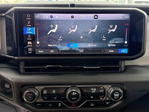 Used 2024 Jeep Wrangler Unlimited w/ Convenience Group AWD/4WD image 30