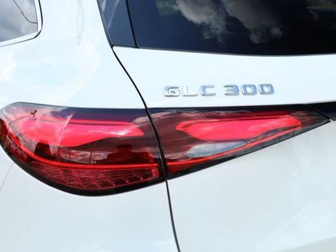 Used 2025 Mercedes-Benz GLC 300 4MATIC image 10
