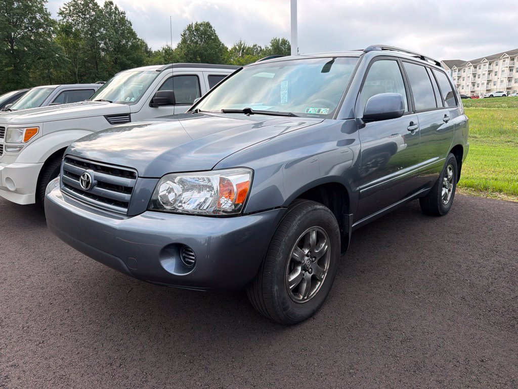 Used 2005 Toyota Highlander 2WD V6 w/ 3rd Row image 3