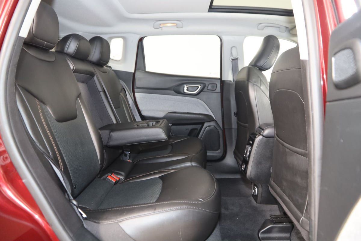 Used 2022 Jeep Compass Latitude w/ Sun and Sound Group AWD/4WD image 13