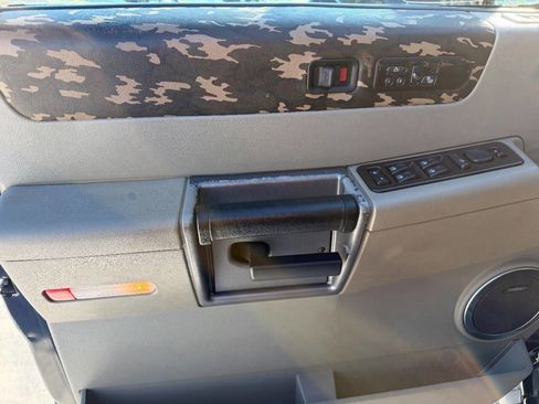 Used 2003 HUMMER H2 w/ Preferred Equipment Group image 10