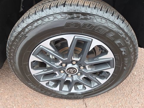 Used 2024 Toyota Tundra Limited image 9