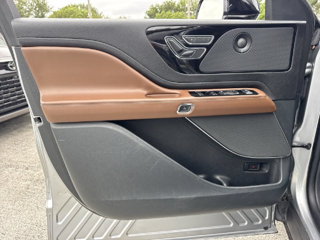 Used 2023 Lincoln Aviator Reserve RWD image 13