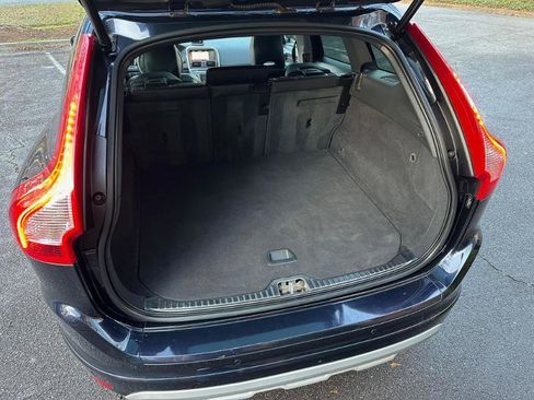 Used 2017 Volvo XC60 T6 Dynamic w/ Preferred Option Package image 12