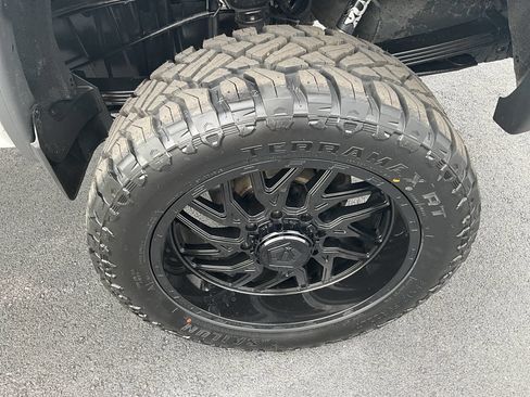 Used 2018 GMC Sierra 2500 SLT w/ Duramax Plus Package AWD/4WD image 18