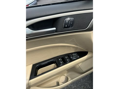 Used 2014 Ford Fusion SE w/ Equipment Group 202A FWD image 15