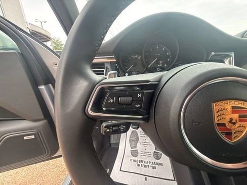 Used 2025 Porsche Macan AWD/4WD image 18