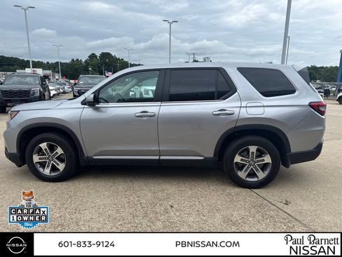 Used 2025 Honda Pilot EX-L image 11