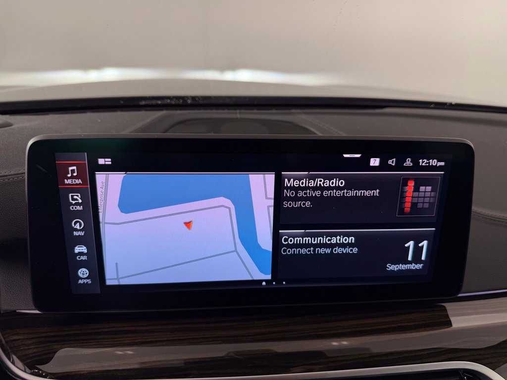 Used 2022 BMW M550i xDrive AWD/4WD image 34