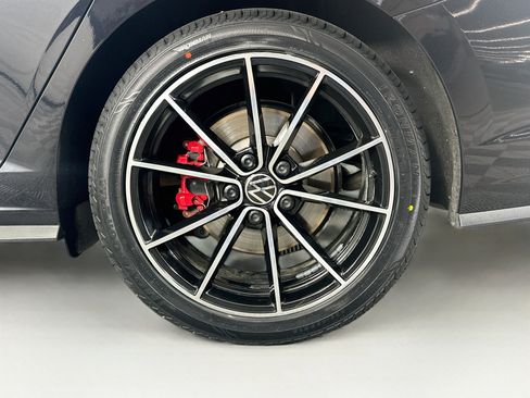 Used 2025 Volkswagen Jetta GLI Autobahn FWD image 11