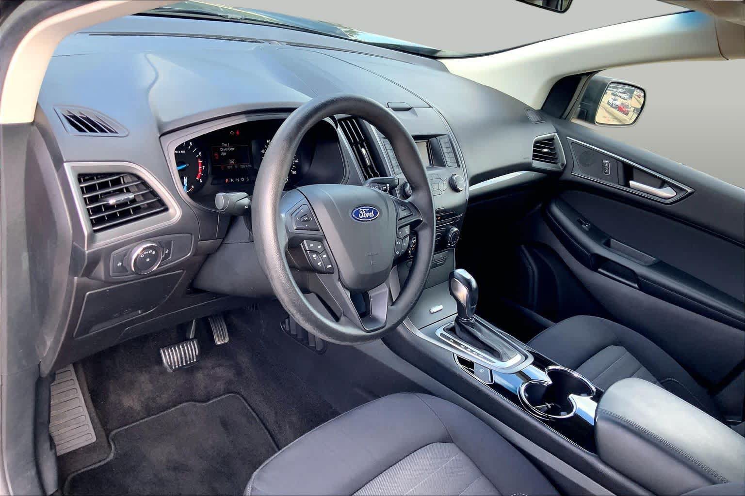 Used 2018 Ford Edge SE FWD image 17