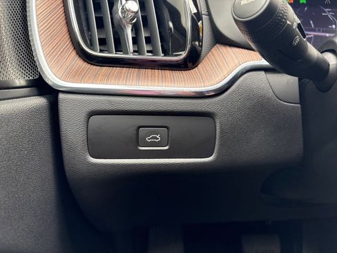 Certified 2023 Volvo XC60 B5 Ultimate w/ Climate Package image 24