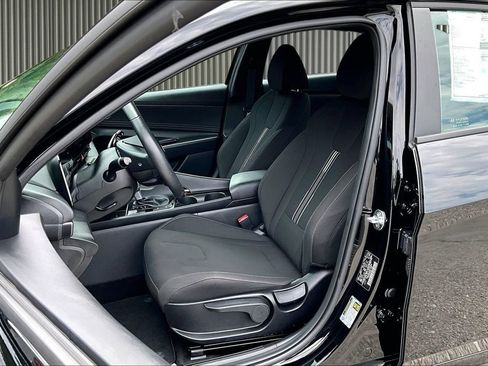 Certified 2025 Hyundai Elantra SEL FWD image 26
