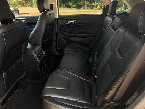 Used 2019 Ford Edge Titanium FWD image 25