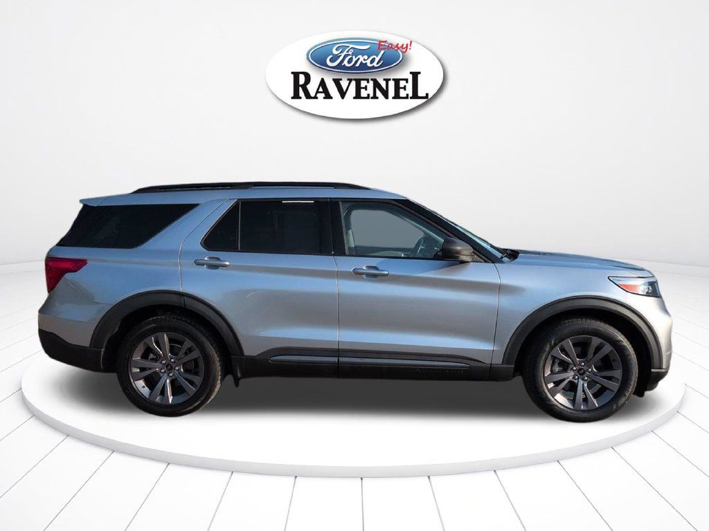 Used 2021 Ford Explorer XLT w/ Equipment Group 202A RWD image 3