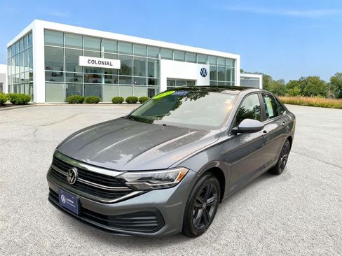 Used 2023 Volkswagen Jetta SE FWD image 1