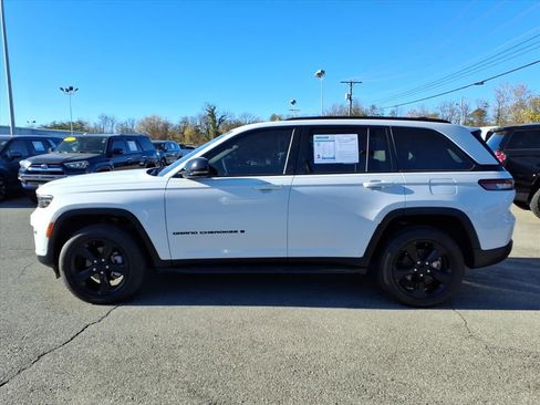 Used 2023 Jeep Grand Cherokee Limited w/ Luxury Tech Group II image 41