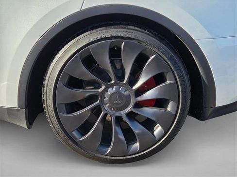 Used 2023 Tesla Model Y Performance image 23