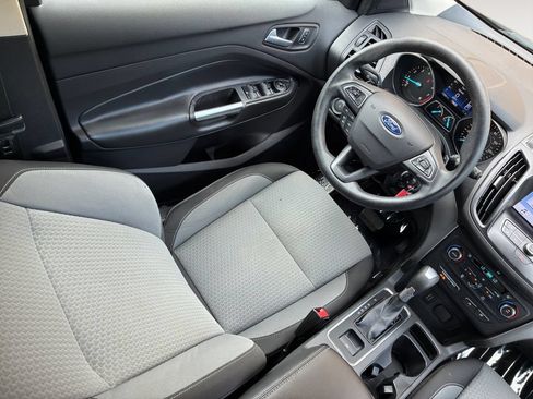 Used 2017 Ford Escape SE w/ Equipment Group 201A FWD image 15
