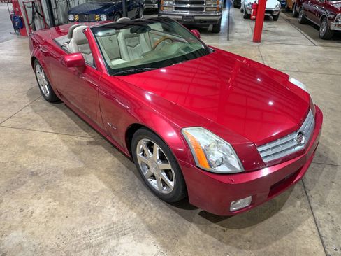 Used 2005 Cadillac XLR RWD image 14