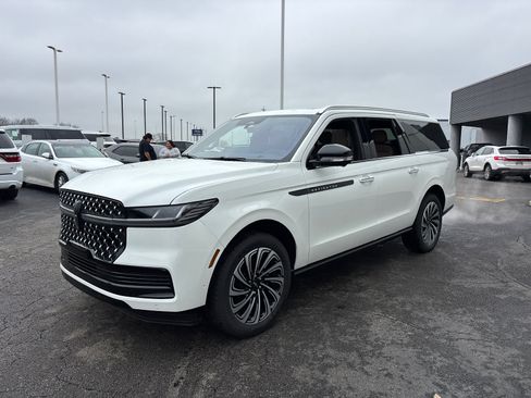 New 2025 Lincoln Navigator L Black Label image 3
