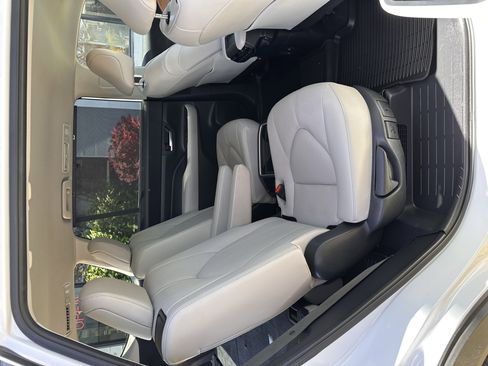 Used 2024 Toyota Grand Highlander AWD Hybrid image 25