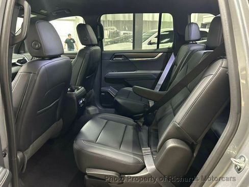 Used 2025 GMC Acadia Elevation w/ Elevation Premium Package image 19