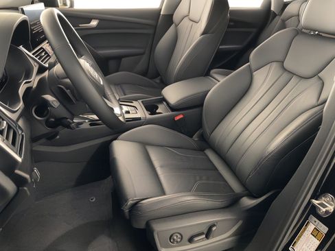 Used 2023 Audi Q5 e Premium w/ Convenience Package image 5