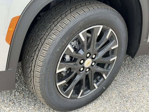 New 2026 Chevrolet Traverse LT w/ Sun and Wheel Package FWD image 17