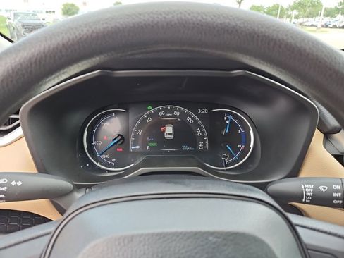 Used 2025 Toyota RAV4 LE AWD/4WD image 11