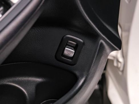 Used 2019 Mercedes-Benz GLC 300 w/ Premium Package image 40